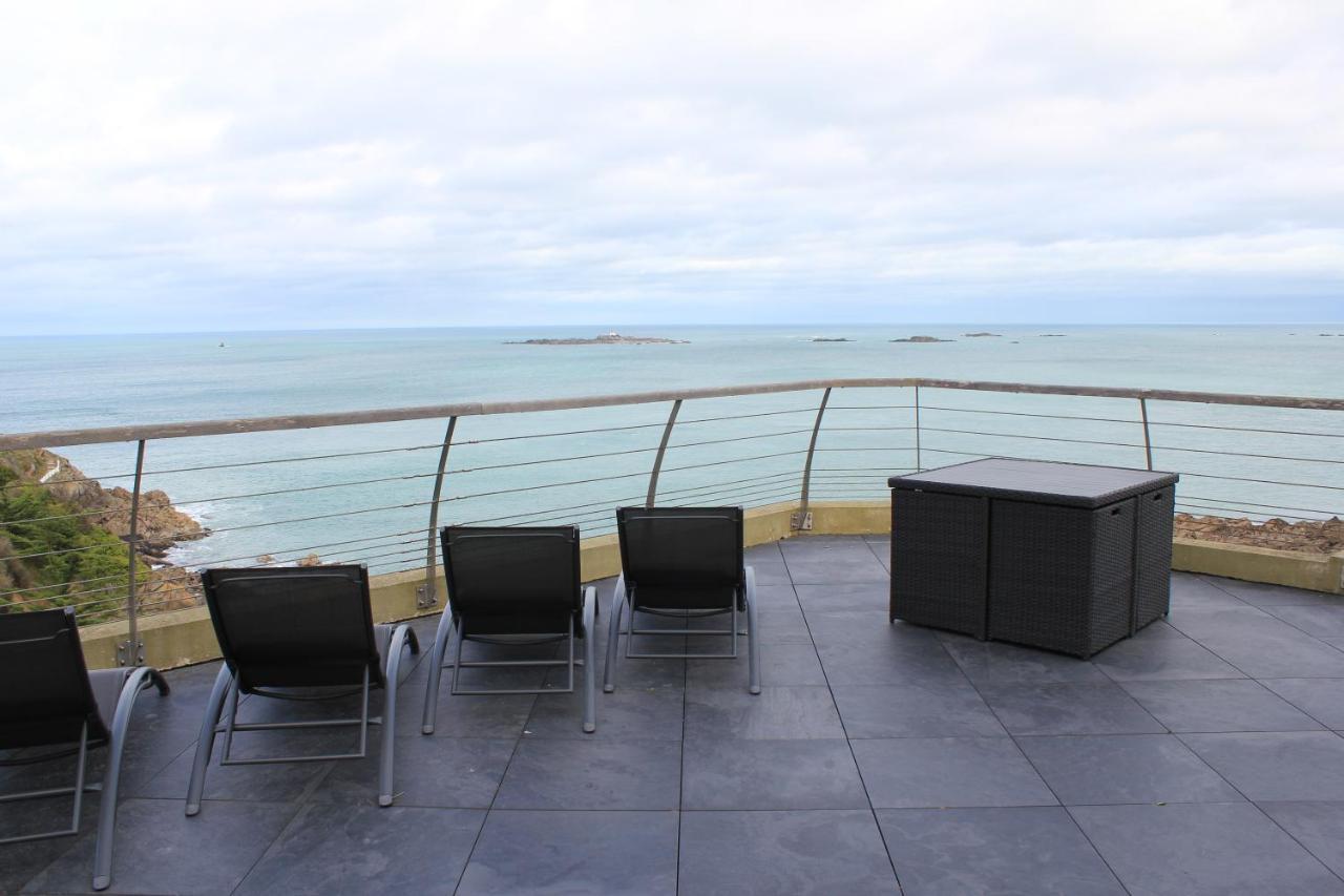 L’exception Terrasse Vue Mer Haut de Gamme in Saint-Quay-Portrieux, France