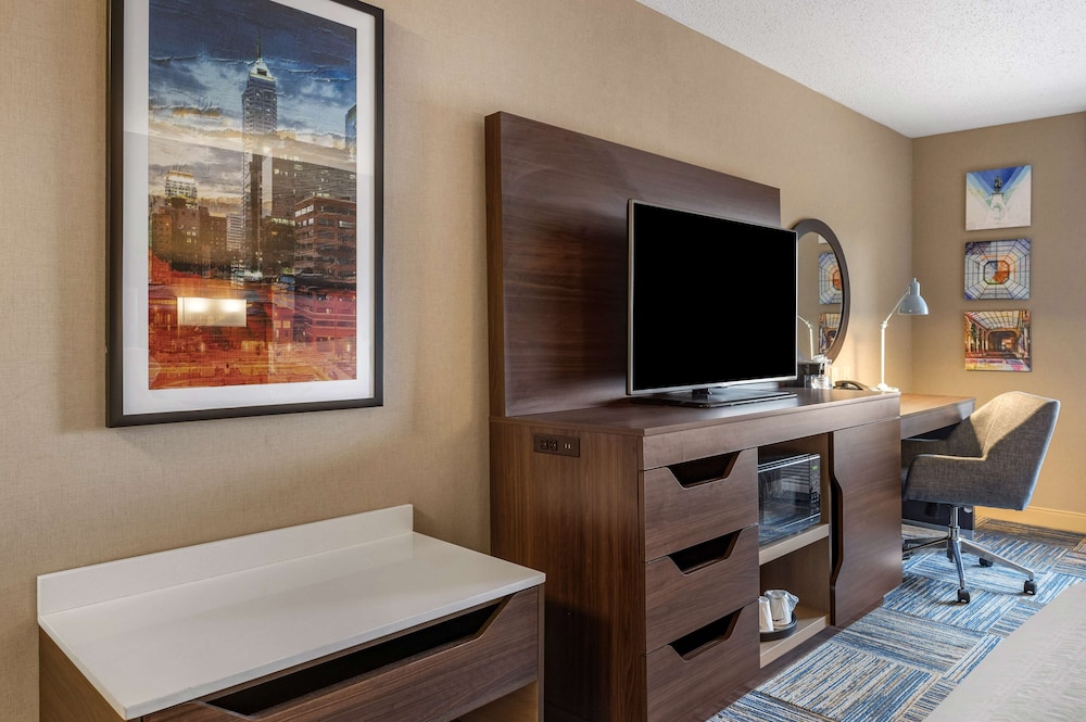 Hampton Inn Greenfield - photo 29