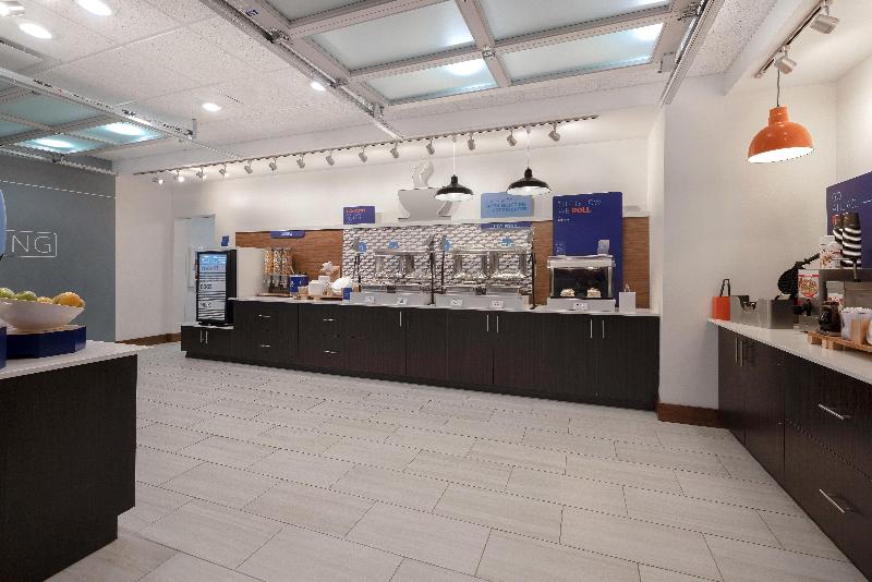 Holiday Inn Express & Suites Ann Arbor University South by IHG - photo 15