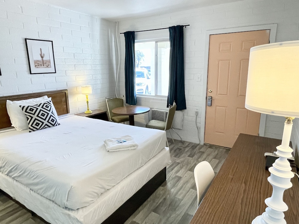 The Postcard Motel - photo 28