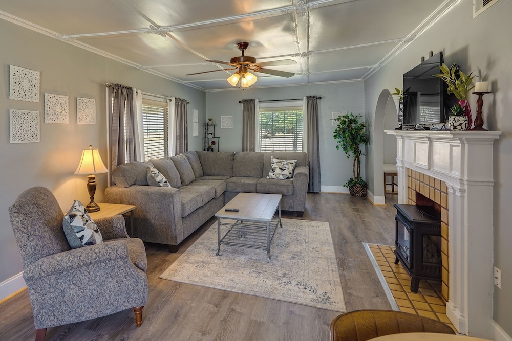 Lamesa Vacation Rental w Covered Patio & Fire Pit — Lamesa — photo 2