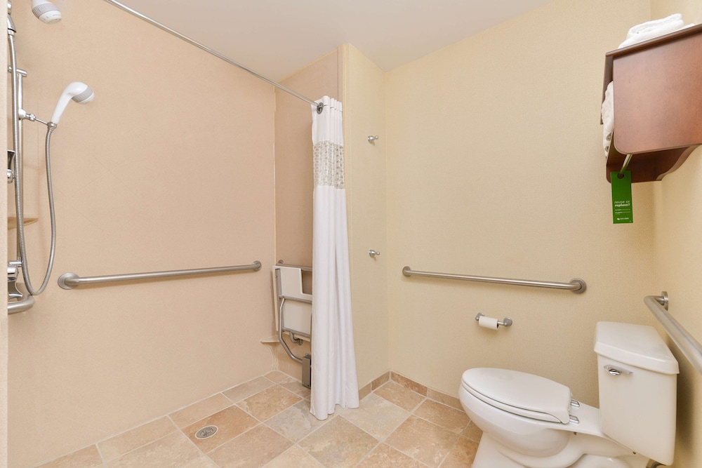 Hampton Inn Muscatine - photo 23
