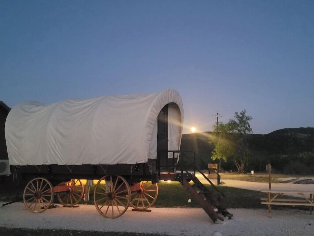 Pitmaster RV Park - carbon neutral hotel in Unknown City