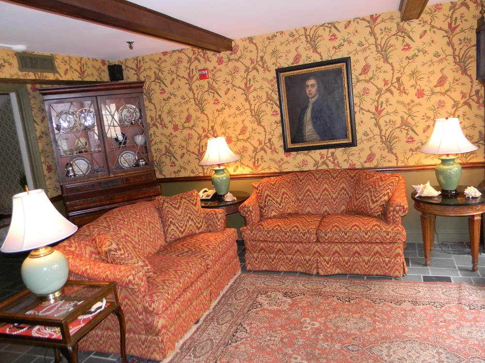Americas Cup Inn - photo 6