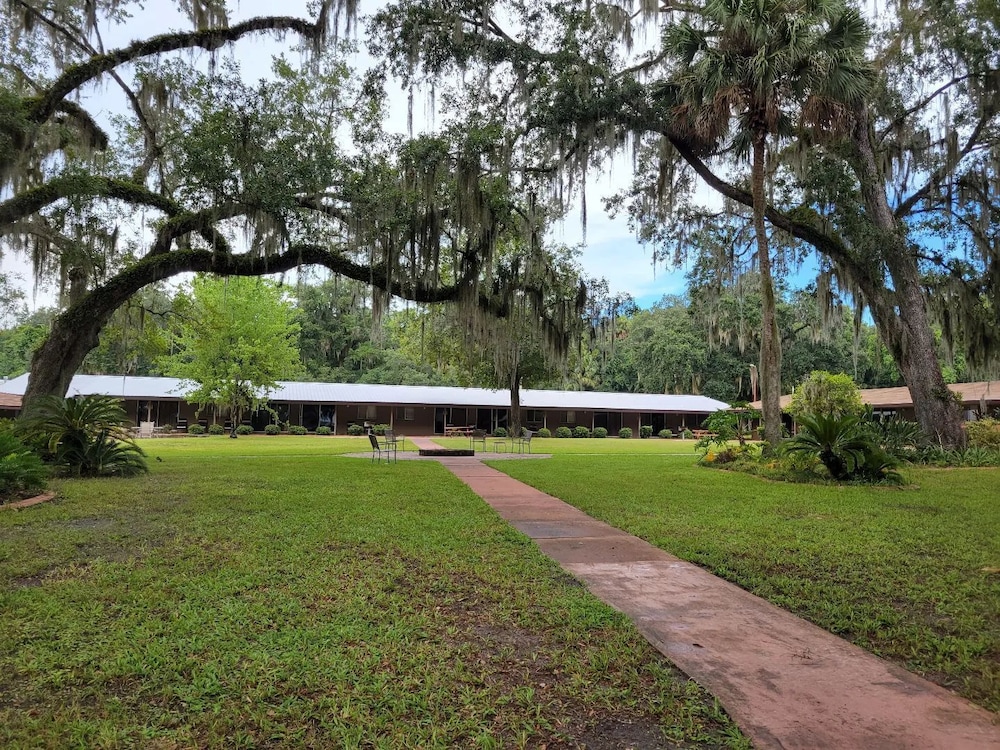 Tropical Resort & Marina on Lake Beresford - photo 28