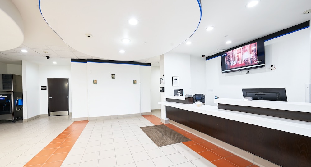 Emblaze Hotel - photo 3