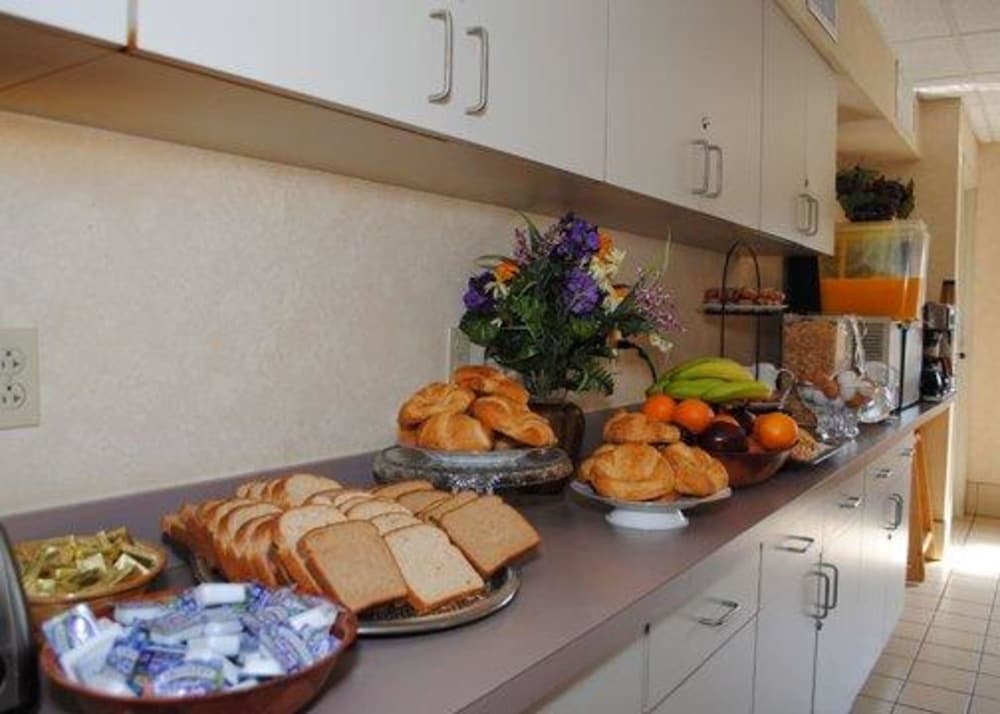 Rodeway Inn Willington North - photo 16