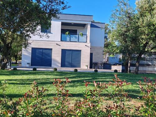 Villa Krstina — 4-Star Luxury Hotel in Pakostane, Croatia