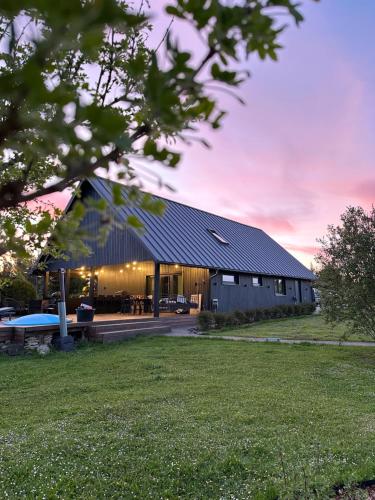 Kõrvalhoone - carbon neutral hotel in Unknown City