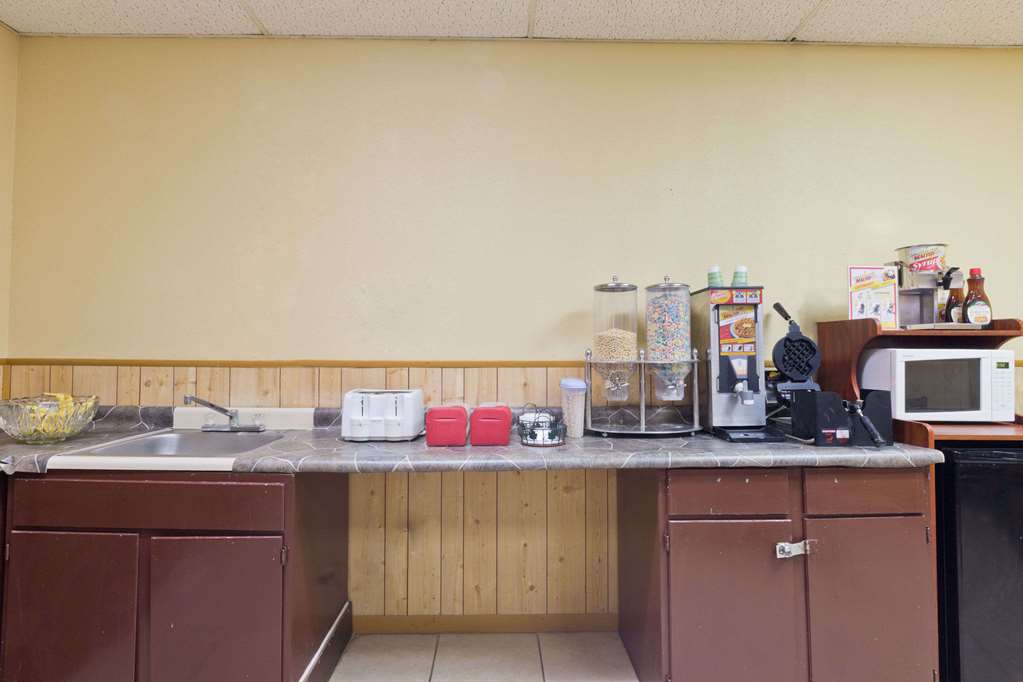 Knights Inn Brenham - photo 14