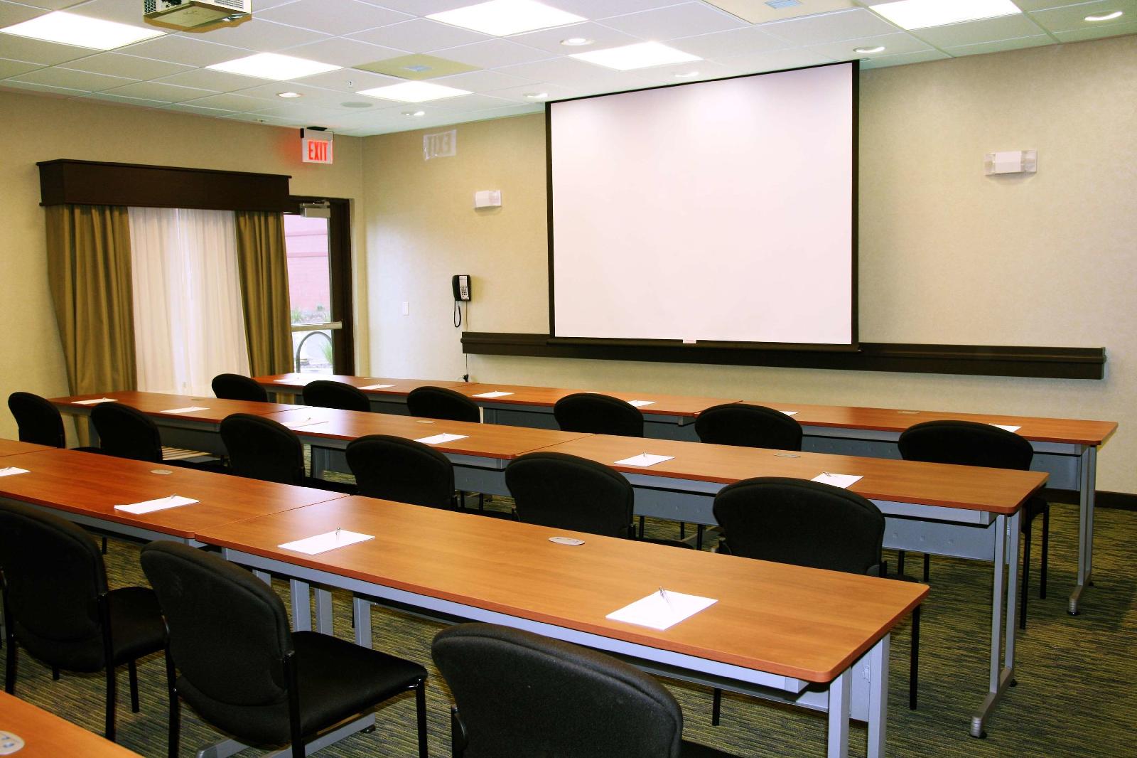 Hampton Inn & Suites Roseville - photo 9