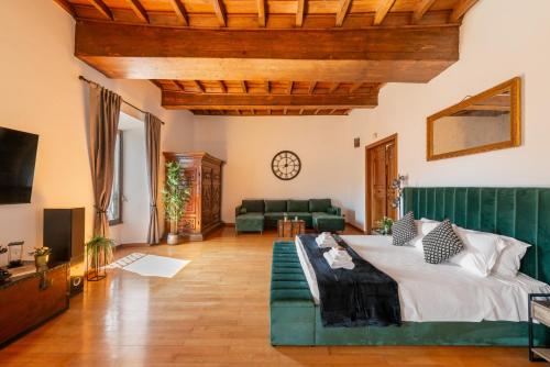 Appartamento Con Vista Piazza Navona — 4-Star Luxury Hotel in Rome, Italy