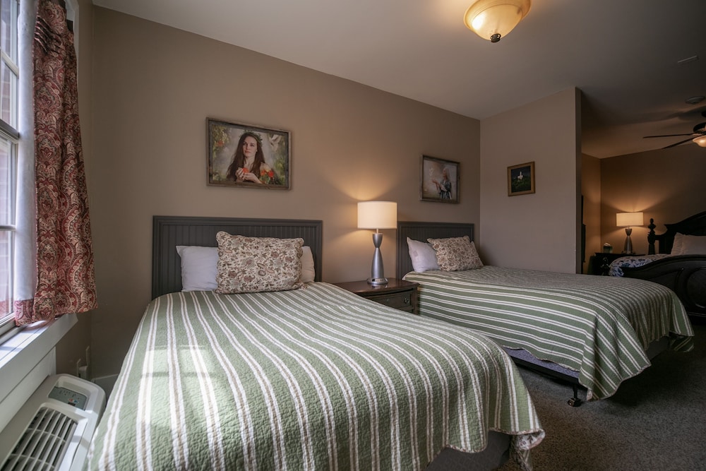 Nauvoo Temple House Hotel - photo 18