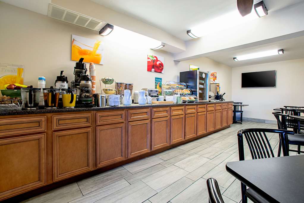 Quality Inn Near Six Flags St. Louis - photo 28