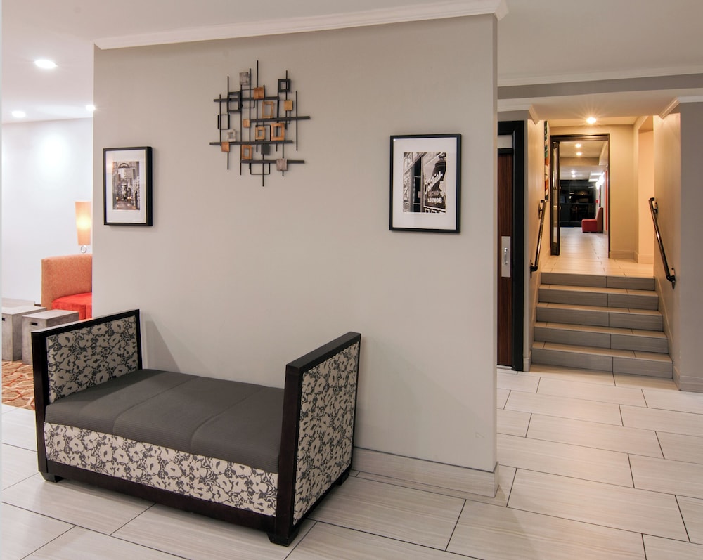 Holiday Inn Express Hotel & Suites Spence Lane by IHG - photo 4