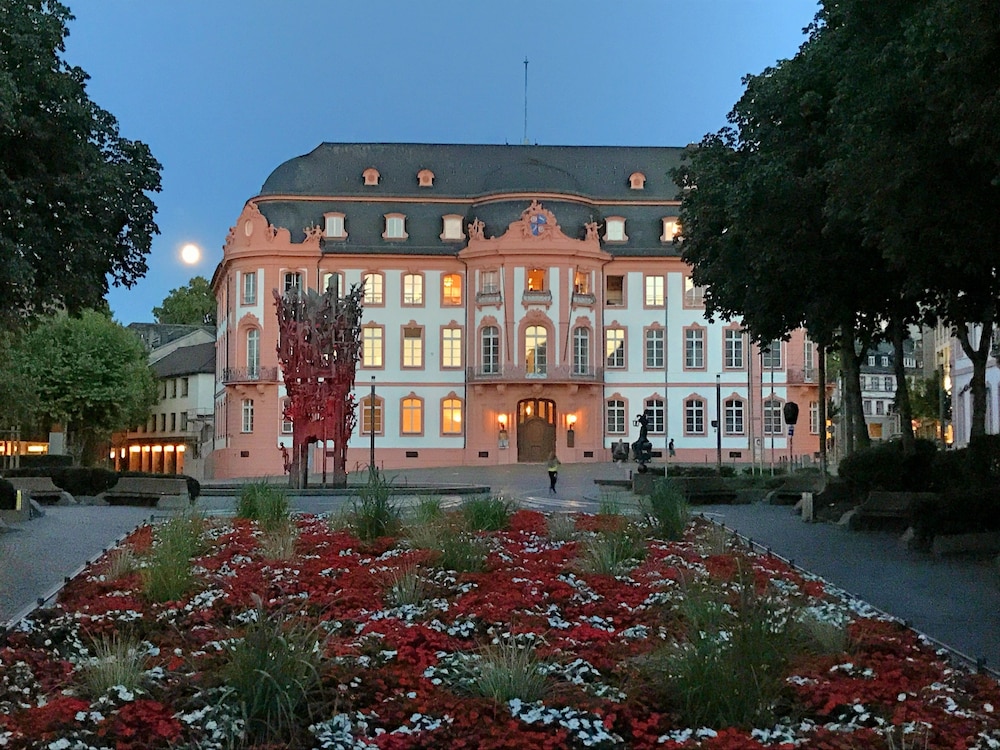 The Apartment Suite Osteiner Hof — 4-Star Luxury Hotel in Mainz, Germany