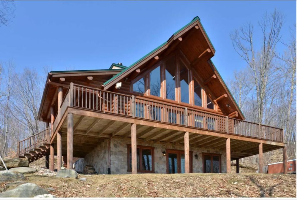 Chalet Hachiko — 4-Star Luxury Hotel in Labelle, Canada