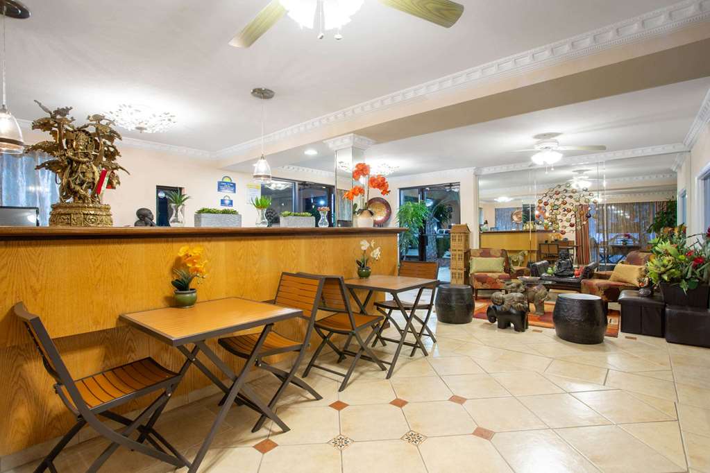 Days Inn by Wyndham Lake City - photo 7