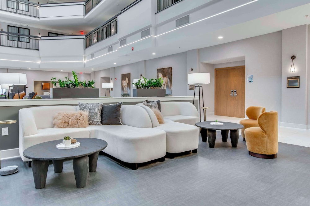 Embassy Suites Louisville East - photo 7