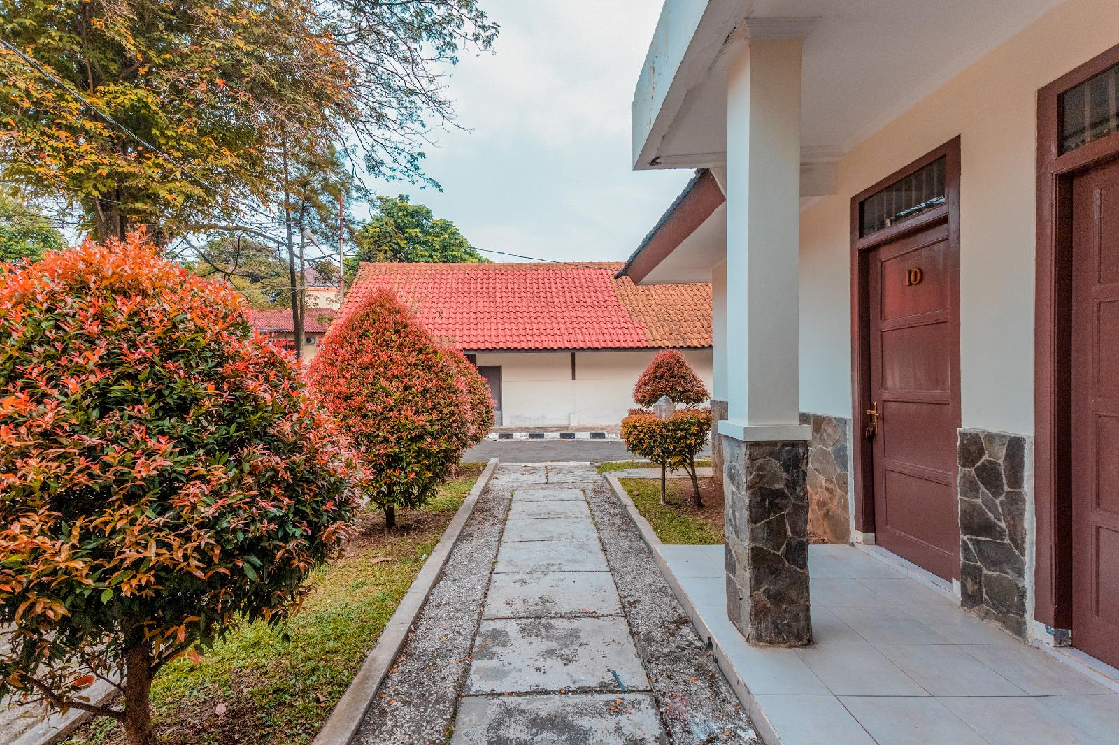OYO 1211 Graha Technopark Hotel