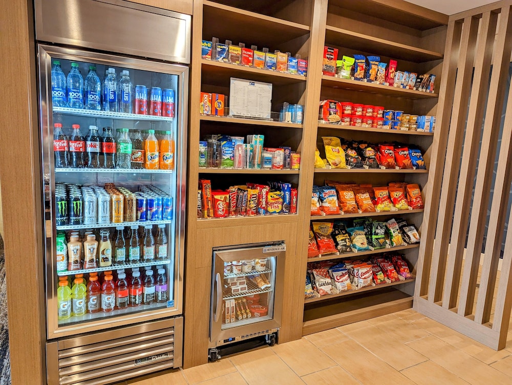 Holiday Inn Express Indianapolis Airport by IHG - photo 44