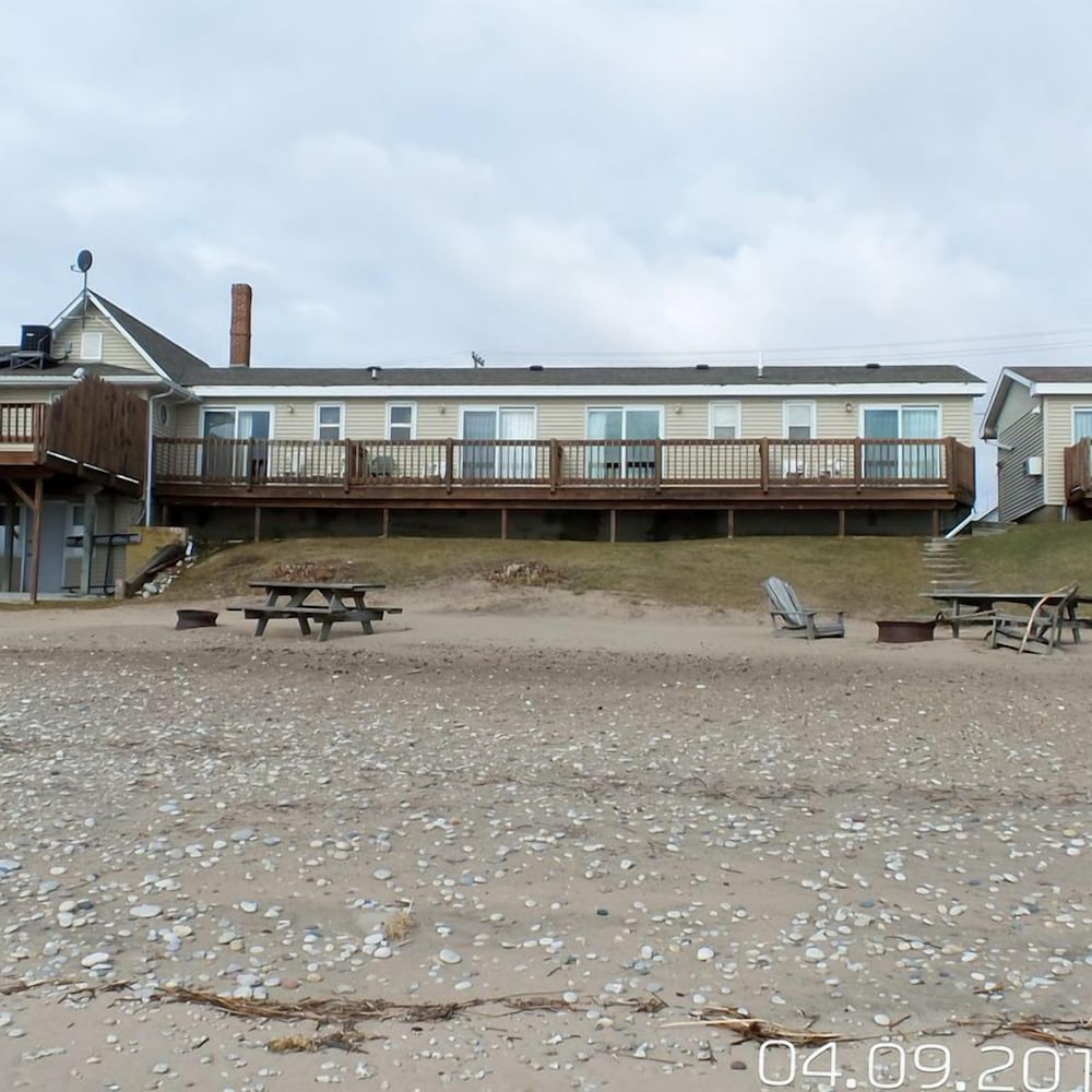 Algoma Beach Motel - photo 99