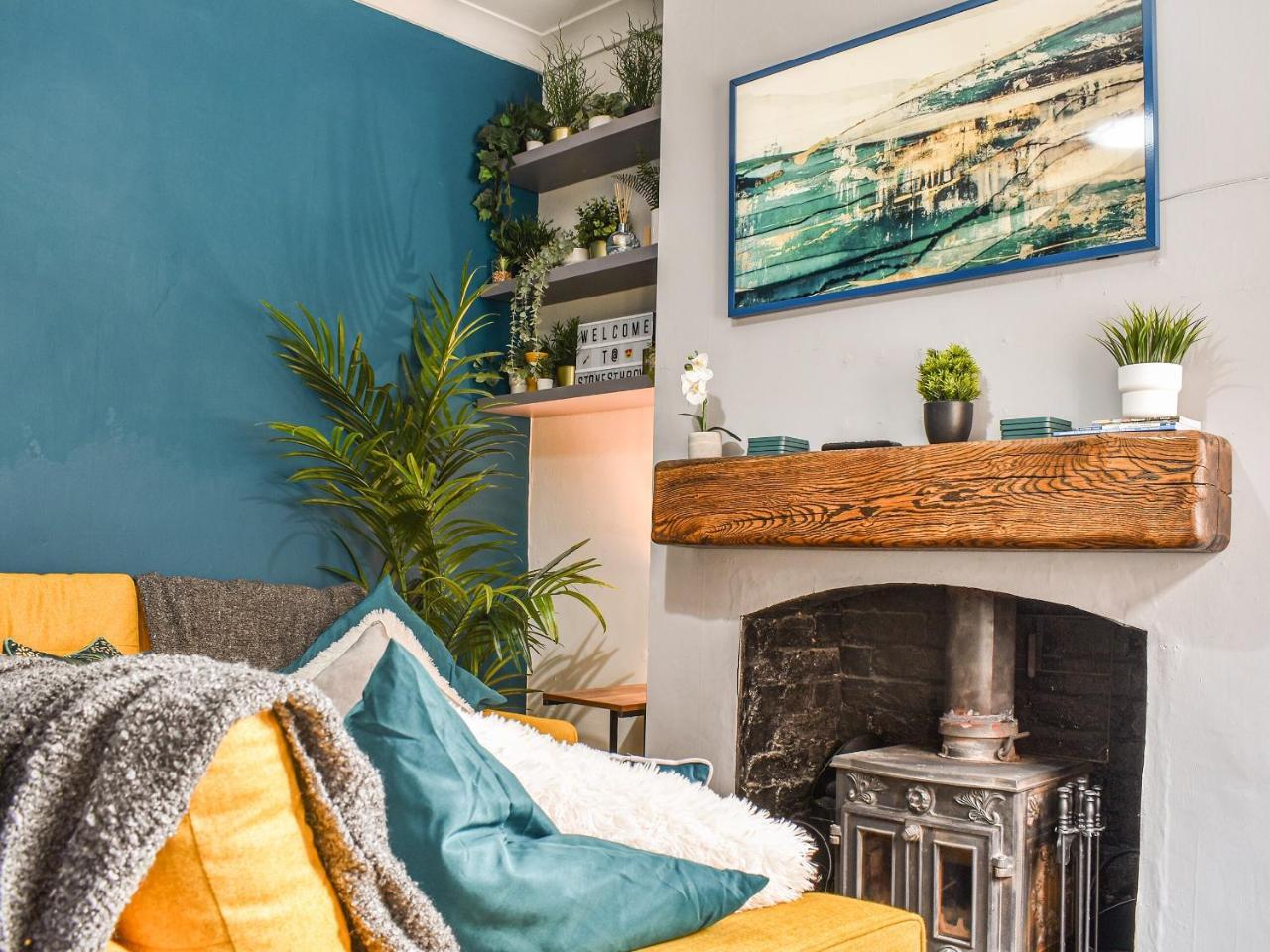 Stonesthrow Townhouse — 4-Star Luxury Hotel in Leek, United Kingdom