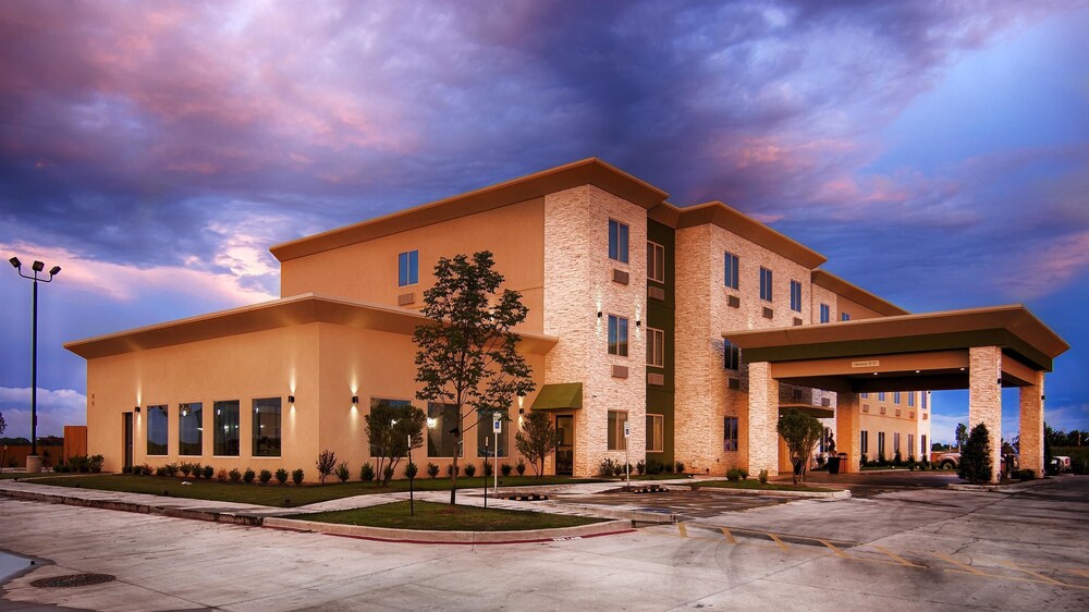 Best Western Lindsay Inn & Suites - photo 19