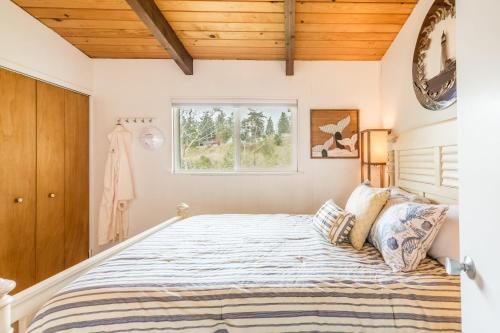 Totally Beachin Getaway by AvantStay Waterfront - photo 25