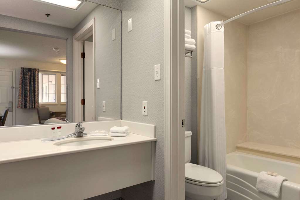 Travelodge by Wyndham Redding CA - photo 3