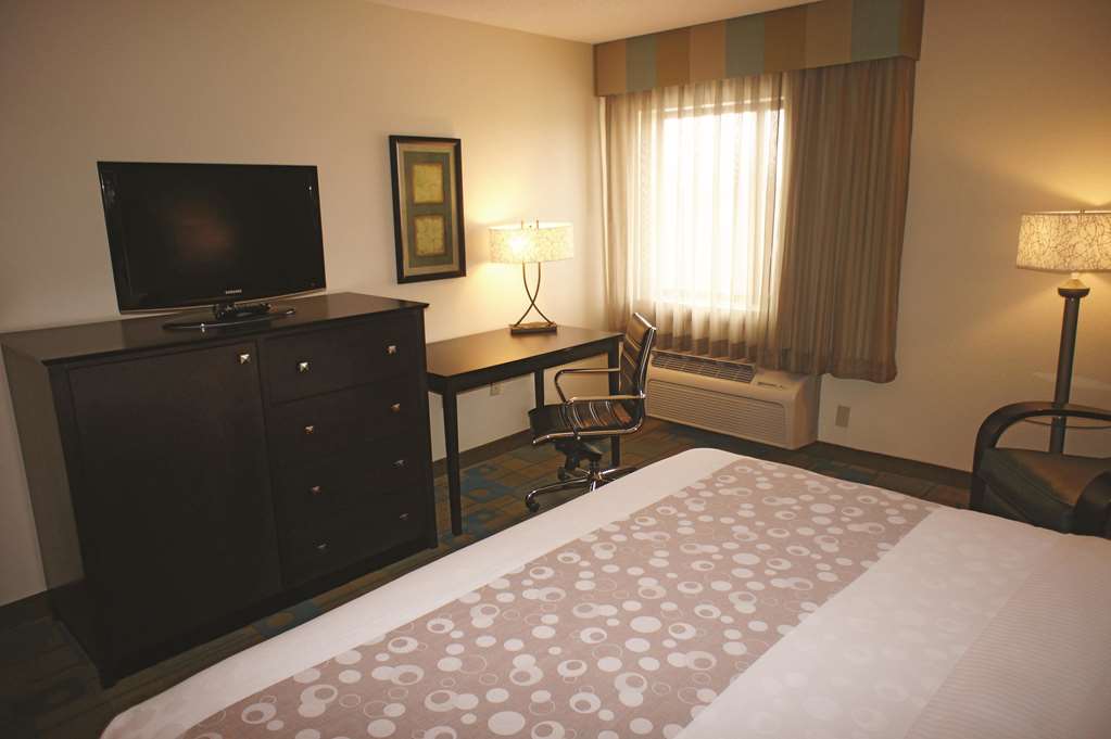 La Quinta Inn & Suites by Wyndham Plattsburgh - photo 10