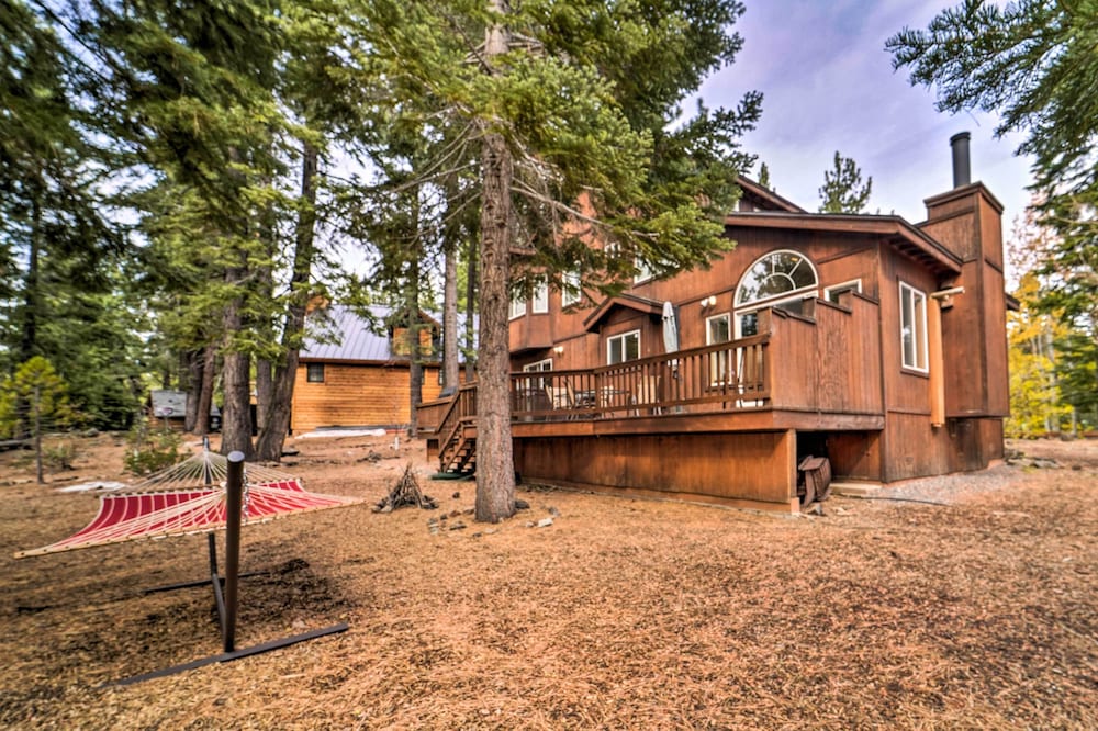 Tahoe Donner Retreat w Hot Tub & Fireplace - photo 21