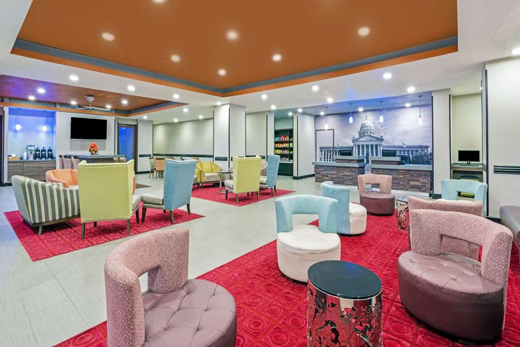 La Quinta Inn & Suites by Wyndham Guthrie - photo 3