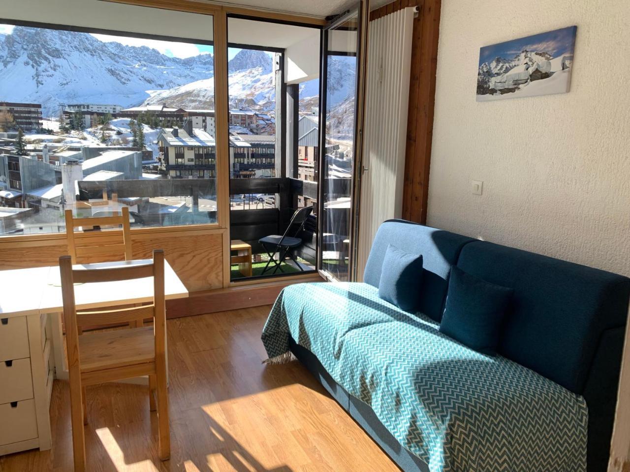 Studio Renove 2 Adultes 2 Enfants Tignes Lavachet Vue Montagne Plein Sud in Tignes, France