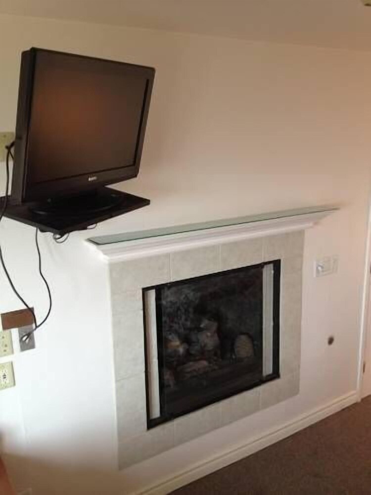 Cozy Cove Beachfront Resort Inn - photo 25