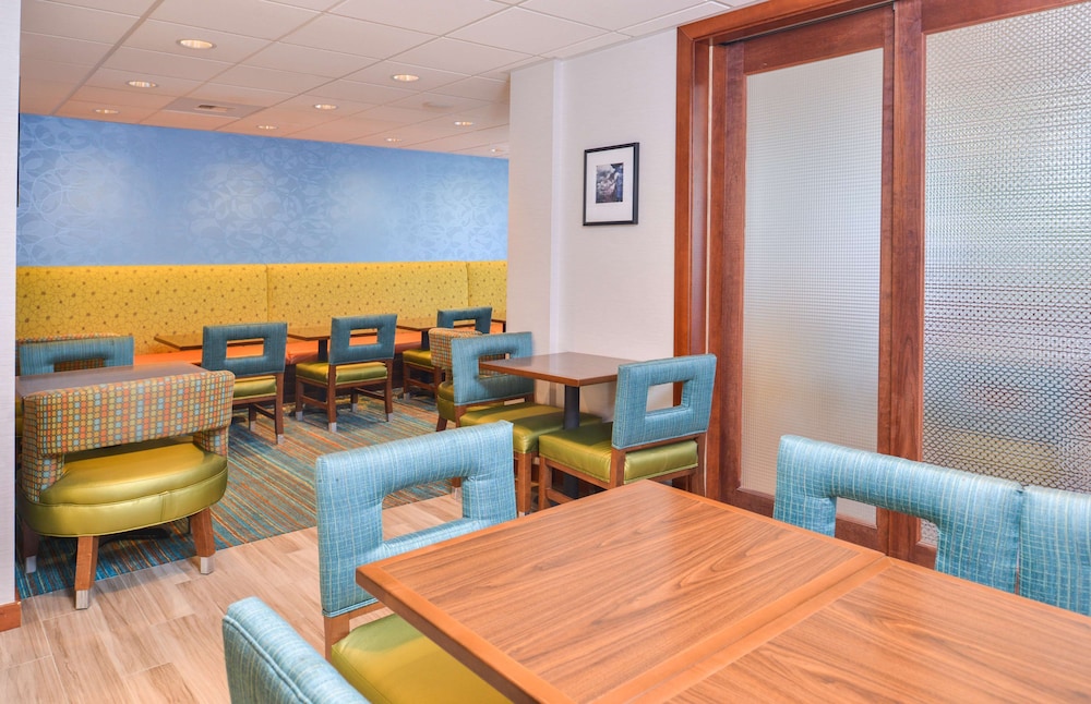 Hampton Inn Seattle Airport - photo 27