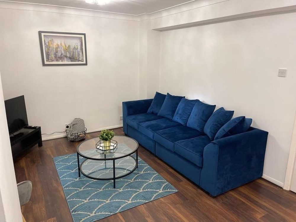 Spacious 3 bed apartment close to Birmingham City with free parking with Netflix contractor stays welcome — 4-Star Luxury Hotel in Birmingham, United Kingdom