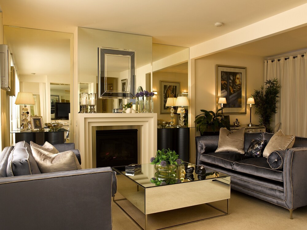 Andre's Mews Luxury Serviced Apartments — 5-Star Luxury Hotel in Richmond, Australia