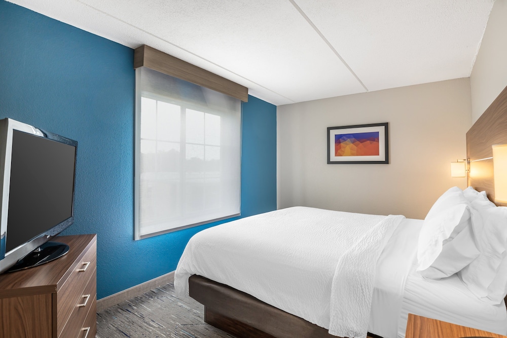 Holiday Inn Express and Suites Petersburg Fort Lee by IHG - photo 11