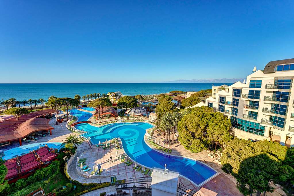 Cornelia De Luxe Resort