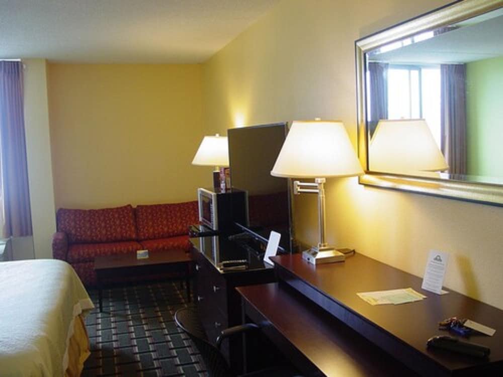 Days Hotel & Conference Center by Wyndham Danville - photo 19