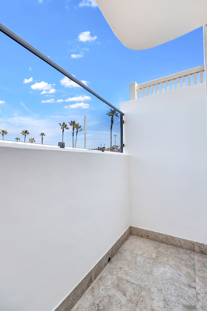 SW Beach Hotel - photo 23