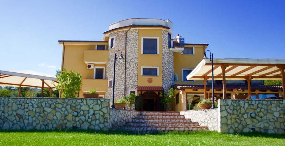 Hotel Borgo Antico Poggiòlo del Principe - carbon neutral hotel in Centola