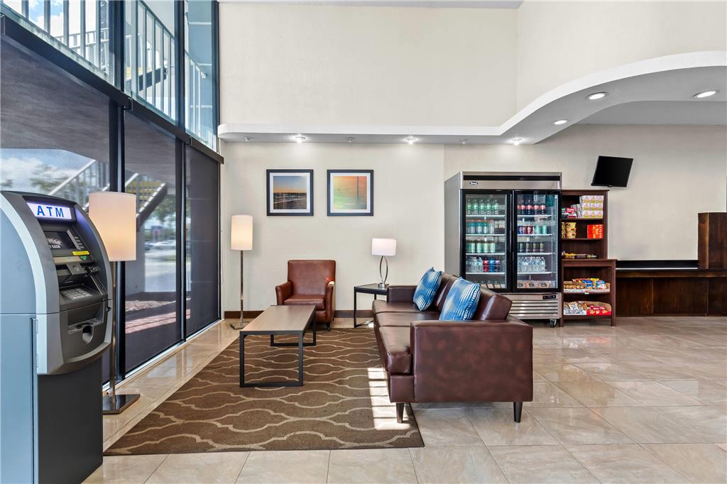 Quality Inn & Suites at Tropicana Field - photo 11