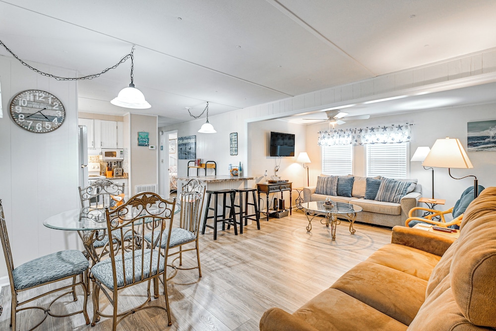 1 2 Mi to Ocean: Surfside Beach Resort Home - photo 4