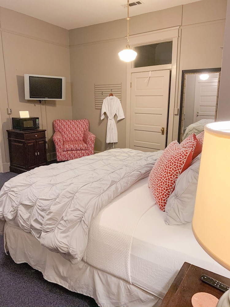 The Loft on the Square Guest Suites - photo 10