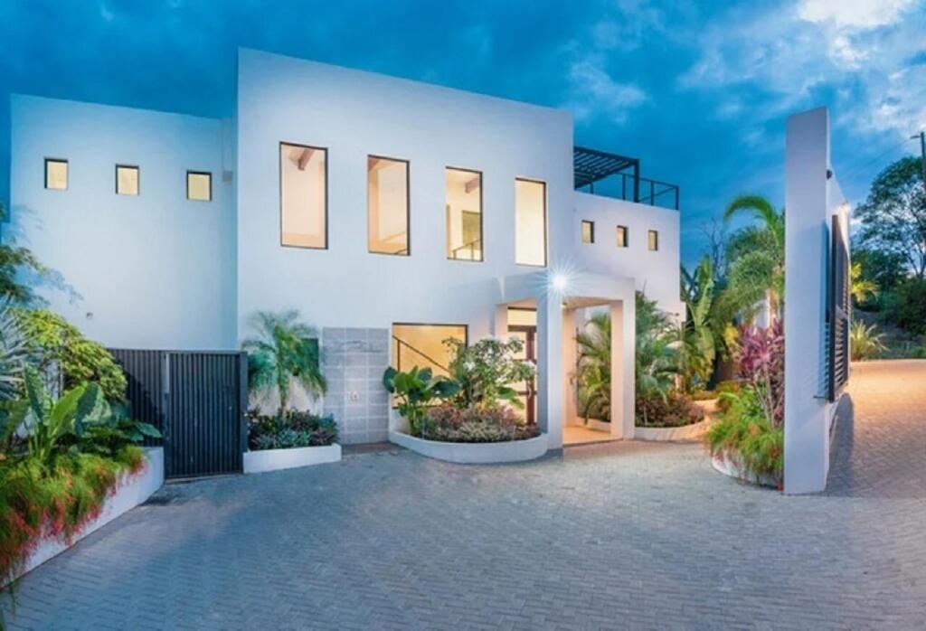 Villa Vista Pacifico Serene Villa Ocean View Pool Rooftop Deck 5 BR — 4-Star Luxury Hotel in Paraiso, Costa Rica
