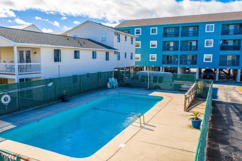 The Sun Spot. Pup friendly a Pool and the Ocean — 4-Star Luxury Hotel in Carolina Beach, United States
