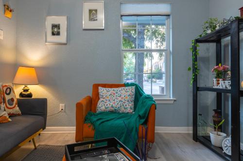 Award winning Cultural Heritage home Walk to Lake La BBQ & Eateries — 4-Star Luxury Hotel in Austin, United States