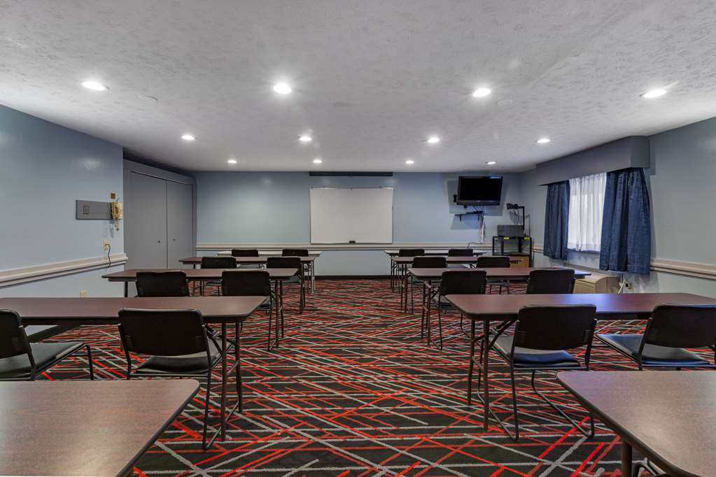 Quality Inn Austintown Youngstown West - photo 31
